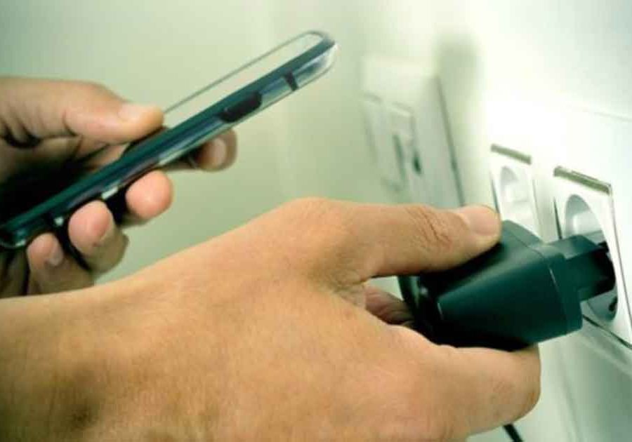 मोबाइल चार्ज गर्ने क्रममा करेन्ट लागेर एक महिलाको मृत्यु