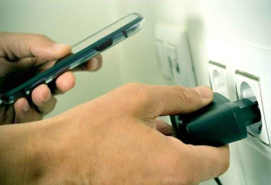 मोबाइल चार्ज गर्ने क्रममा करेन्ट लागेर एक महिलाको मृत्यु