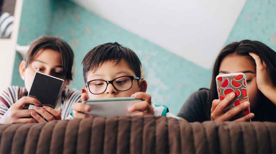 तपाईँका बच्चाहरू अत्यधिक मोबाइल हेर्ने गर्दछन्, त्यसोभए यी सुझाबहरू प्रयोग गर्नुहोस्