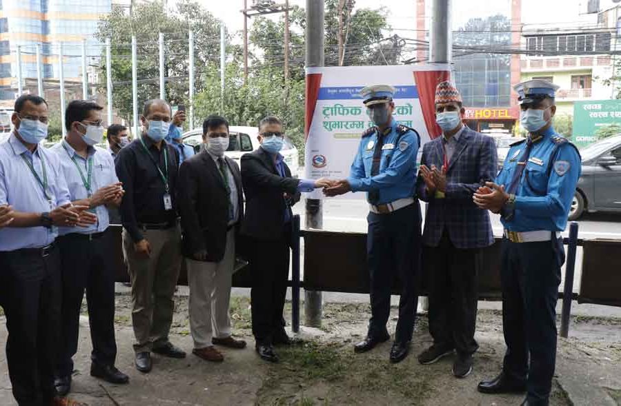 एयरपोर्ट स्थित गोल्डेन गेटमा नयाँ ट्राफिक लाईट सञ्चालनमा