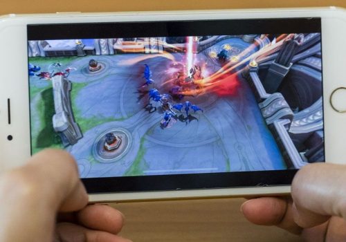 चीनको ‘मध्यरात्रि गस्ती’ ले कम उमेरका युवा खेलाडीहरूलाई मोबाइल गेम खेल्न रोक्ने