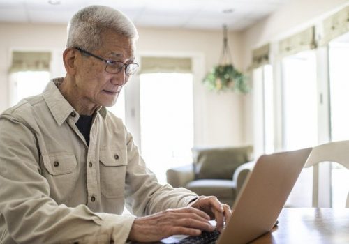 भर्चुअल सम्पर्कमा मात्र रहने ६० वर्ष माथिका व्यक्तिहरुले अधिक एक्लोपन महशुस गर्नेः अध्ययन