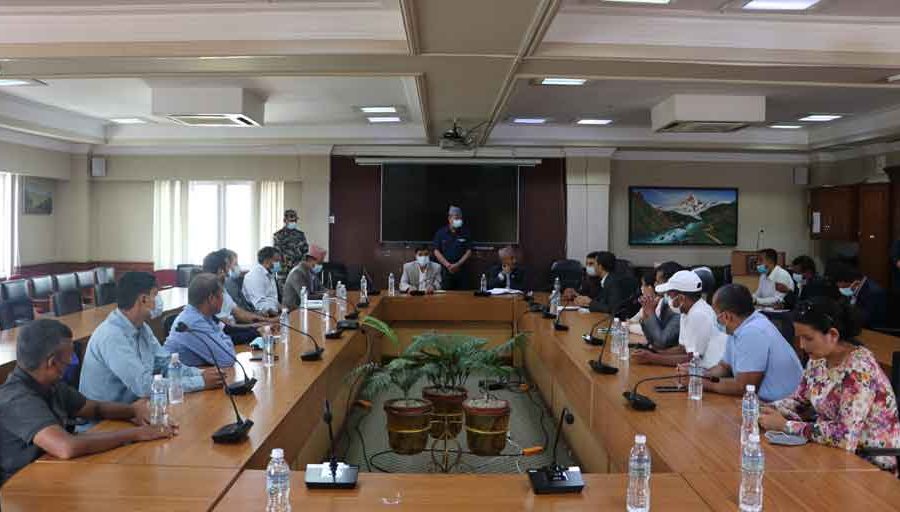 अर्थतन्त्रलाई नयाँ दिशामा लैजाने कोशिस गर्दैछु: मन्त्री शर्मा