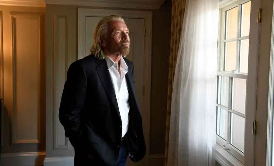 भर्जिन ग्यालेक्टिक स्पेसक्राफ्टमार्फत अर्बपति रिचर्ड ब्रान्सन आइतवार अन्तरिक्षमा जाँदै