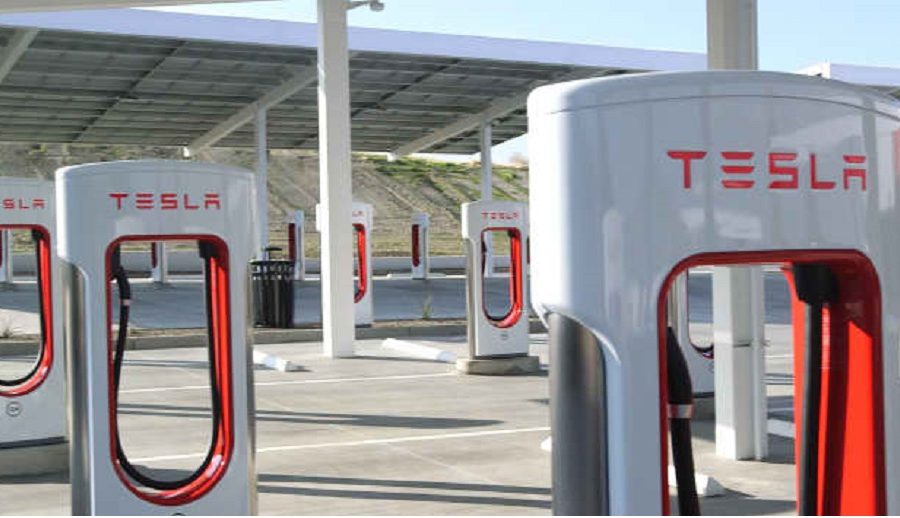 टेस्ला सुपरचार्जर नेटवर्क यसै वर्षदेखि अन्य कारहरुका लागि पनि खुला हुने मस्कको भनाइ