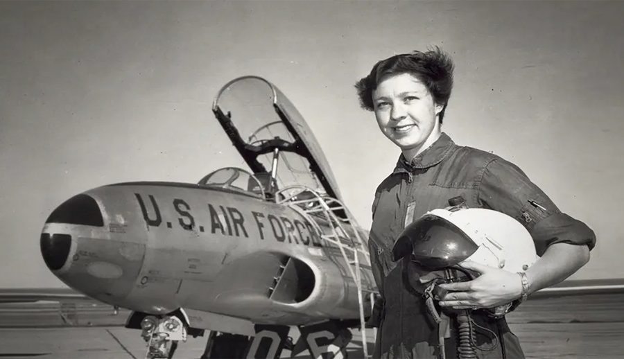 जेफ बेजोसका साथमा मर्करी १३ की हस्ती वाल्ली फंक अन्तरिक्ष यात्रामा जाने