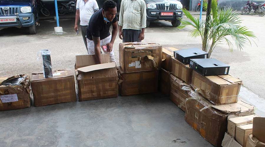 भन्सार छलि गरेर ल्याएका कम्प्यूटर सामाग्रीहरु बरामद