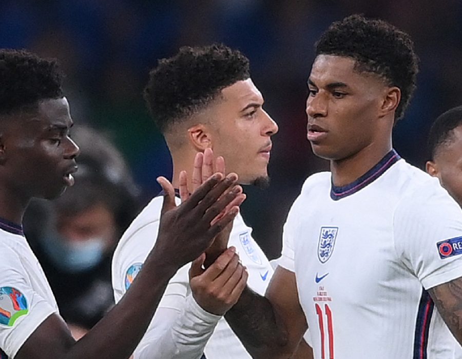 पेनाल्टी गुमाएका इंग्ल्याण्डका तीन खेलाडीमाथि सामाजिक सञ्जालमा रंगभेदी दुर्व्यवहार