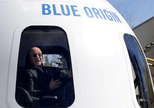 जेफ बेजोसको अन्तरिक्ष यात्रापछि अमेजनका उपभोक्ताहरु किन रद्द गर्दैछन् प्राइम मेम्बरशिप?