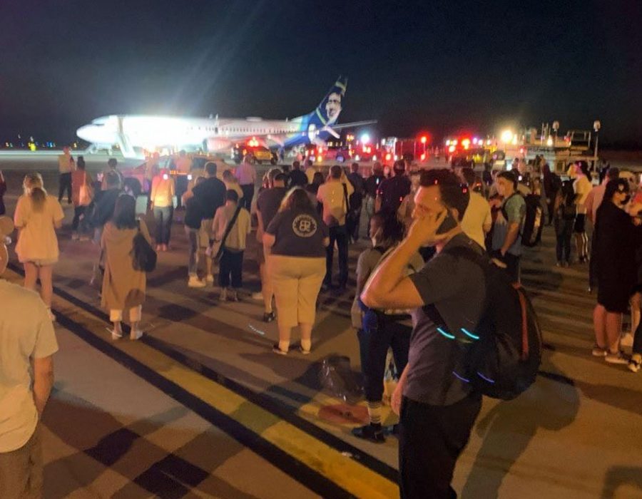 अमेरिकामा प्लेनभित्रै सामसङ ग्यालेक्सी स्मार्टफोनमा आगलागी, यात्रुहरुलाई आकस्मिक बाहिर निकालियो