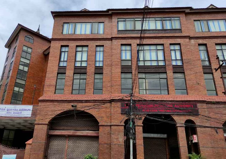 आफैंले दिनुपर्ने विदेशी मुद्रा सिफारिसका लागि समेत मन्त्रालयको मुख ताक्दै दूरसञ्चार प्राधिकरण