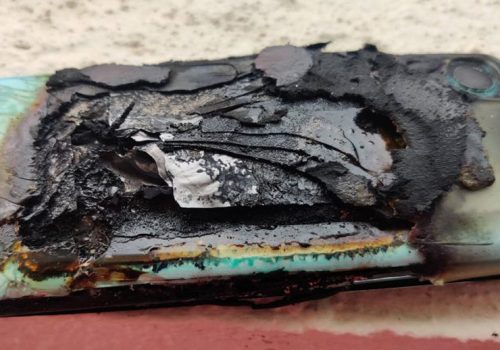 वनप्लस नर्ड २ स्मार्टफोन विस्फोट हुँदा भारतमा एक प्रयोगकर्ता घाइते