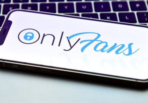 वन्लीफ्यान्सको याैनजन्य सामग्रीमाथिको प्रतिबन्ध लगाउने योजना स्थगित