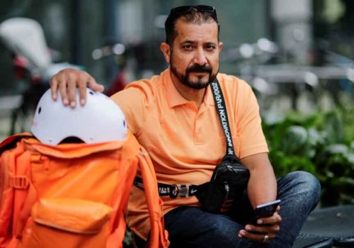 जब अफगानिस्तानका पूर्व आईटी मन्त्री जर्मनीमा पिज्जा डेलिभरी गरिरहेको भेटिए…