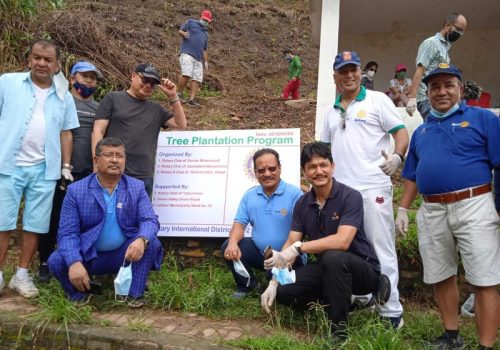 वातावरण जोगाऔं र स्वच्छ सास फेरौं भन्दै रोटरी ईन्टरनेशनलको वृक्षारोपण