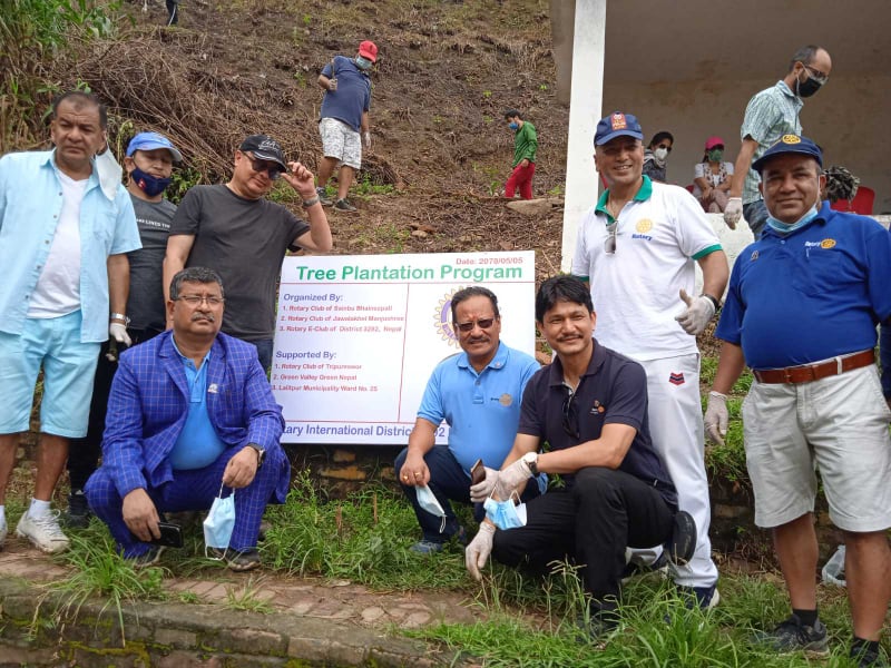 वातावरण जोगाऔं र स्वच्छ सास फेरौं भन्दै रोटरी ईन्टरनेशनलको वृक्षारोपण