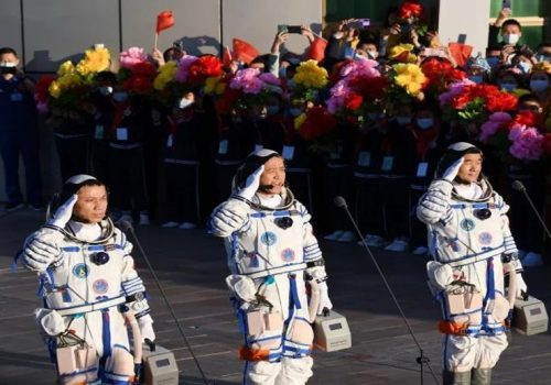 तीन महिने मिसन पूरा गरेर चिनियाँ अन्तरिक्षयात्रीको टोली पृथ्वीमा फर्कँदै