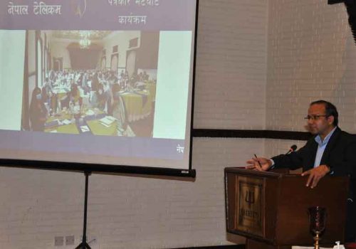 नेपाल टेलिकमको वार्षिक नीति तथा कार्यक्रम बारे जानकारी दिँदै प्रबन्ध निर्देशक डिल्लिराम अधिकारी