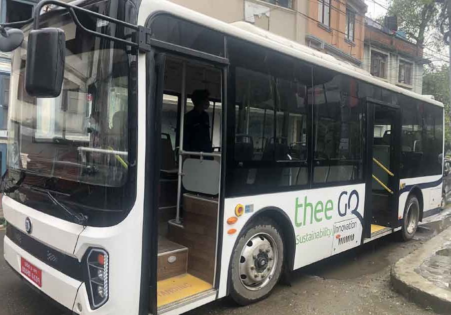 कर विवादले भन्सारमै रोकिए विद्युतीय बस