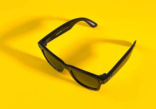 फेसबुक र रे-बानले संयुक्तरुपमा ल्याए स्मार्ट सनग्लास, फोटो र भिडियो रेकर्ड गर्नसक्ने