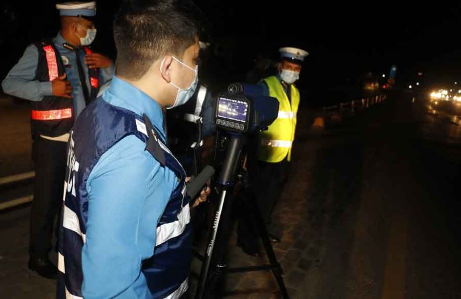 रुपन्देहीमा राडार गनबाट ट्राफिक निगरानीको कार्य पुनः शुरु