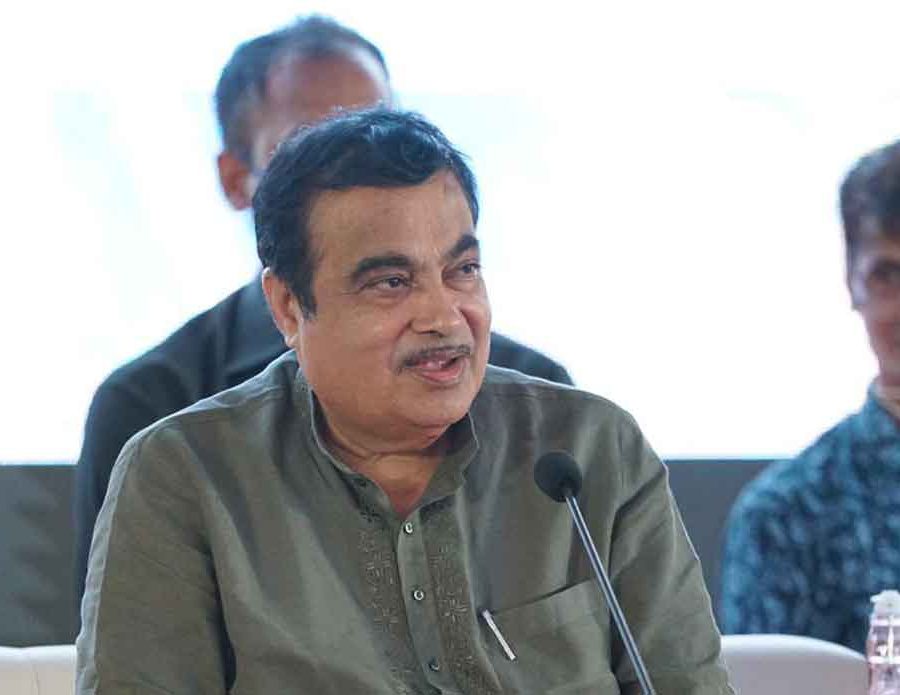 युट्युबाट मासिक ६ लाख ४० हजार रुपैयाँ कमाउँदै भारतका केन्द्रीय मन्त्री नितिन गडकरी !