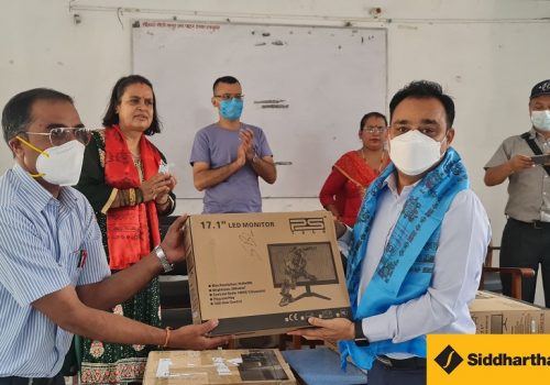 प्रविधिमैत्री शिक्षाका लागि सिद्धार्थ बैंकद्वारा आदर्श कन्या निकेतनलाई कम्प्युटर र प्रिन्टर सहयोग