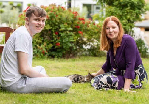 प्रोफेशनल फोर्टनाइट खेलाडीकी आमा आफैं प्रोफेशनल बन्दै, गेमिङ कम्पनीसँग सम्झाैता