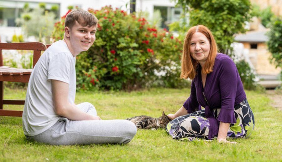 प्रोफेशनल फोर्टनाइट खेलाडीकी आमा आफैं प्रोफेशनल बन्दै, गेमिङ कम्पनीसँग सम्झाैता