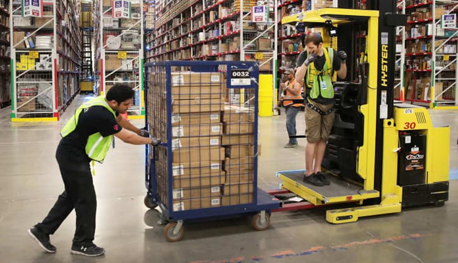 अमेजनले अमेरिकाका आफ्ना समयका आधारमा काम गर्ने कामदारको कलेज शुल्क पुरै तिरिदिने