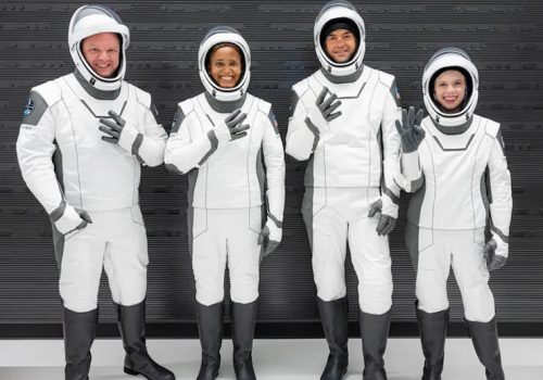 अन्तरिक्ष पर्यटनमा स्पेसएक्सले पनि रच्यो इतिहास, ४ जना सर्वसाधारण अन्तरिक्षमा प्रस्थान