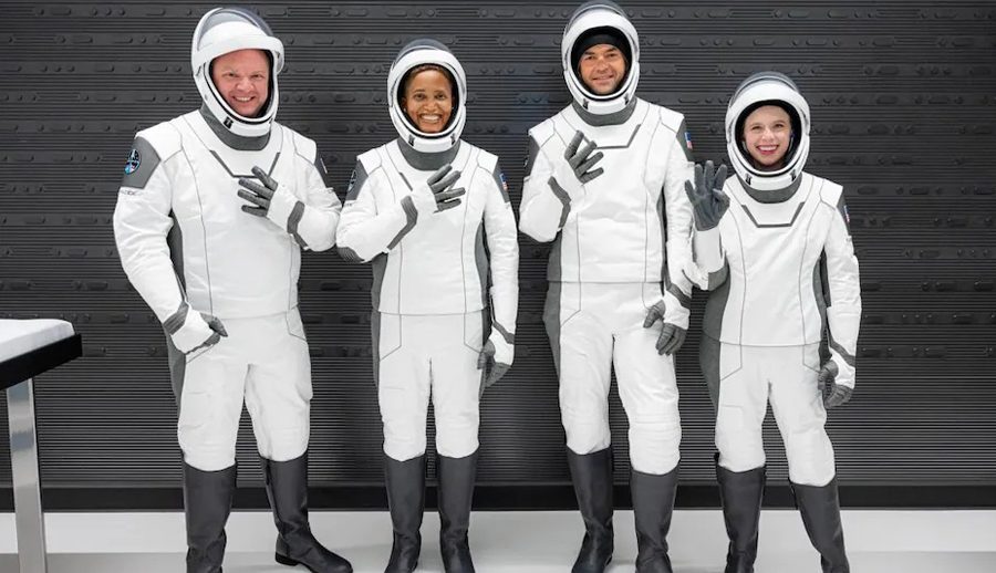 अन्तरिक्ष पर्यटनमा स्पेसएक्सले पनि रच्यो इतिहास, ४ जना सर्वसाधारण अन्तरिक्षमा प्रस्थान