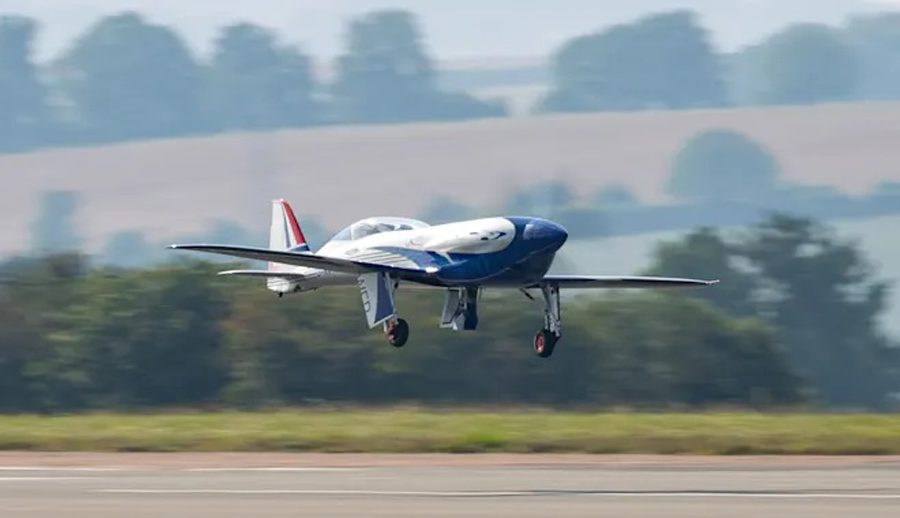 रोल्स रोयसको पूर्ण विद्युतीय विमानद्वारा १५ मिनेटको यात्रा तय