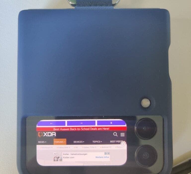 ग्यालेक्सी जेड फ्लिप ३ फाइभजी फोल्डेबल स्मार्टफोनको बाहिरी स्क्रीनमा ‘बग’ भेटियो