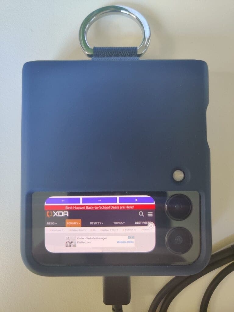 ग्यालेक्सी जेड फ्लिप ३ फाइभजी फोल्डेबल स्मार्टफोनको बाहिरी स्क्रीनमा ‘बग’ भेटियो