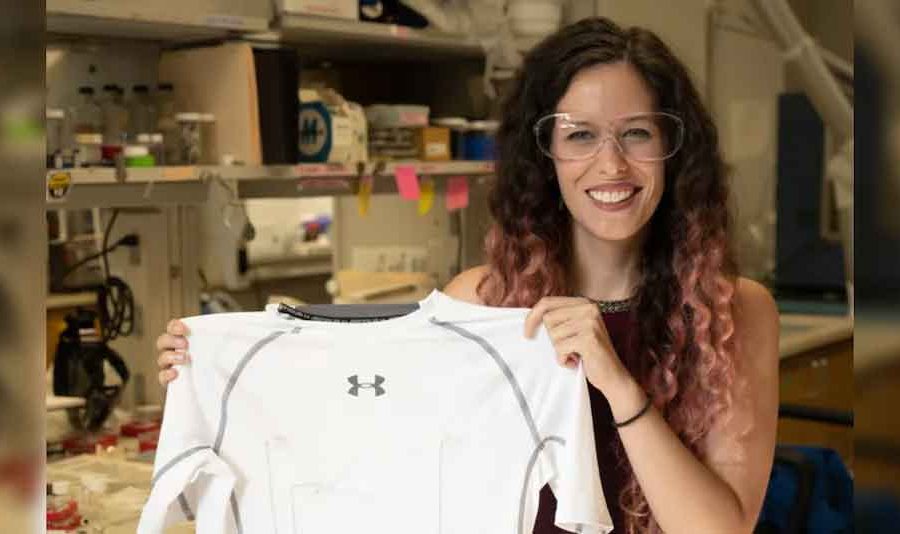 यस्तो छ प्रयोगकर्ताको मुटुको धडकन मापन गर्नसक्ने कन्डक्टिभ कार्बन नानोट्यूब फाइबरयुक्त टिशर्ट