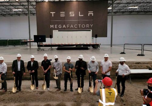 टेस्लाको ब्याट्री उत्पादन गर्ने मेगाफ्याक्ट्रीको क्यालिफोर्नियामा शिलान्यास