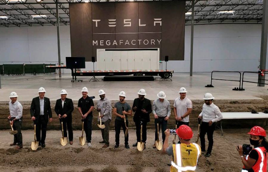 टेस्लाको ब्याट्री उत्पादन गर्ने मेगाफ्याक्ट्रीको क्यालिफोर्नियामा शिलान्यास