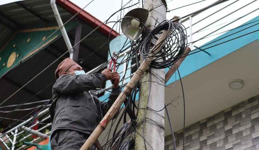 बैशाख मसान्तभित्र पोल भाडा पुरै नतिरे इन्टरनेट तथा केबुलको तार काटिदिने चेतावनी
