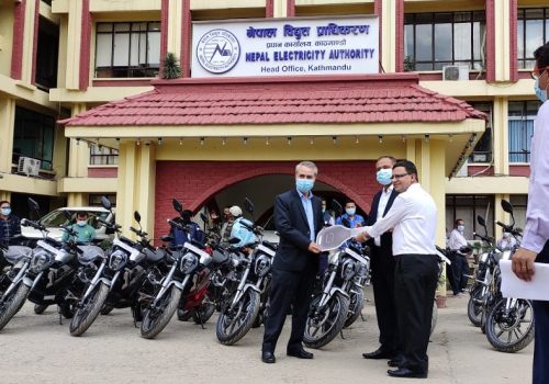 डी-लाइफस्टाइलले दियो विद्युत प्राधिकरणलाई १५ वटा इलेक्ट्रिक बाइक