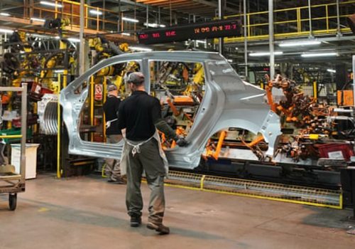 चिप अभावका कारण बेलायतका कार निर्माण उद्योगको उत्पादनमा उल्लेख्य गिरावट