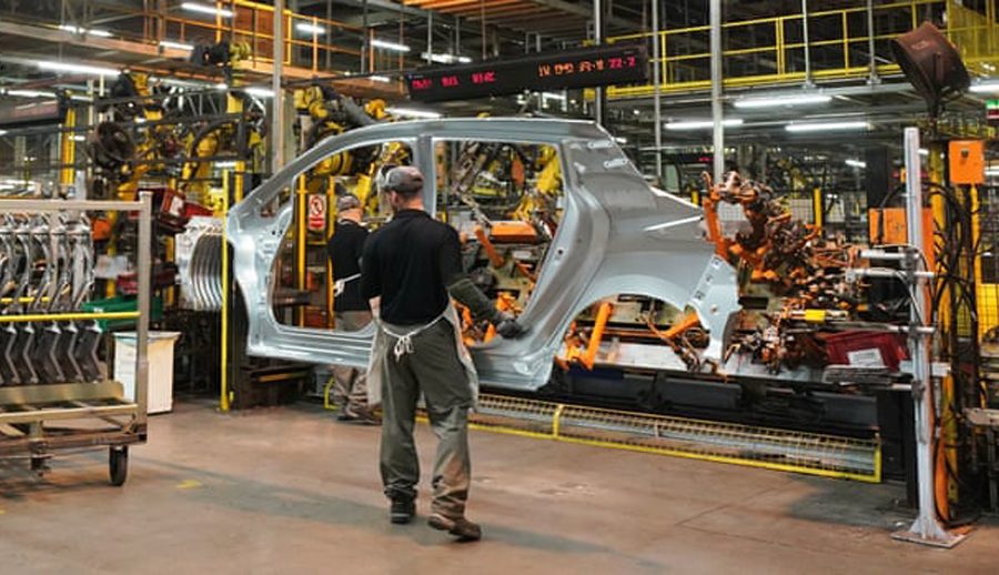 चिप अभावका कारण बेलायतका कार निर्माण उद्योगको उत्पादनमा उल्लेख्य गिरावट
