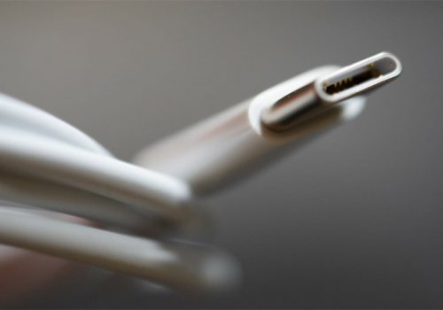 यूएसबीसी २.१ स्ट्यान्डर्ड सार्वजनिक, २४०वाटसम्मको आउटपुट दिने