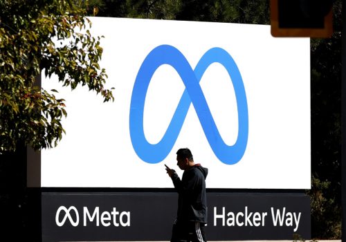 मेटाले ३९ हजार भन्दा बढी फिसिङ साइटहरू सिर्जना गर्ने मानिसहरू खोज्दै