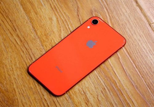 आईफोन एसई ३ एप्पलको एलसीडी डिस्प्लेयुक्त अन्तिम स्मार्टफोन हुने