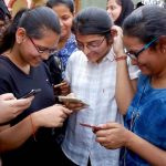 भारतमा महिलाहरुलाई इन्टरनेटसहितको स्मार्टफोन निशुल्क बाँड्दै राज्य सरकार