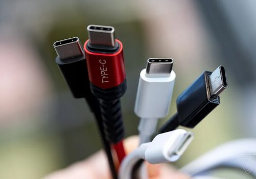 भारतमा बेचिने स्मार्टफोन र ट्याब्लेटका लागि समान चार्जर नियम अर्को वर्षदेखि अनिवार्य हुने