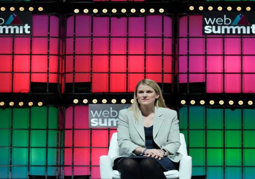 जुकरबर्गले फेसबुकको नेतृत्व छोड्नुपर्ने होगनको भनाइ