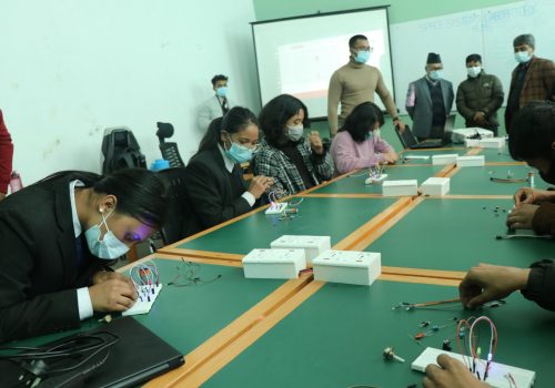 स्कूलका विद्यार्थीले बनाउन शुरु गरे नेपाली स्याटेलाइट