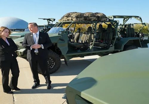 हमर ईभीमा आधारित सैन्य गाडी बनाउँदै जीएम